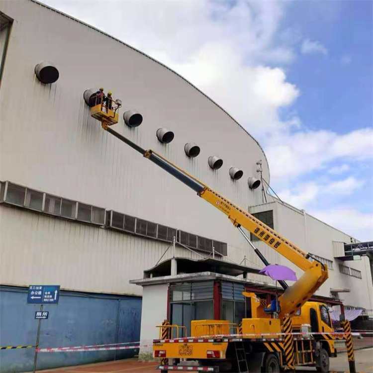 小榄镇高空作业车出租服务：专业广告牌安装解决方案